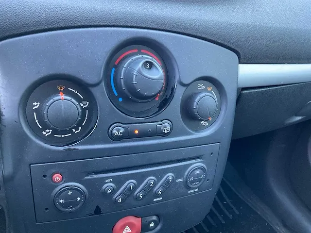 Renault clio personenauto - afbeelding 9 van  18