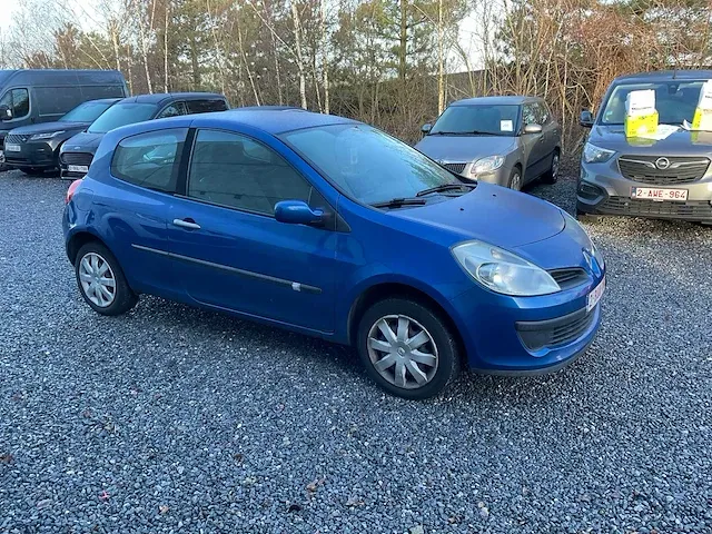 Renault clio personenauto - afbeelding 14 van  18