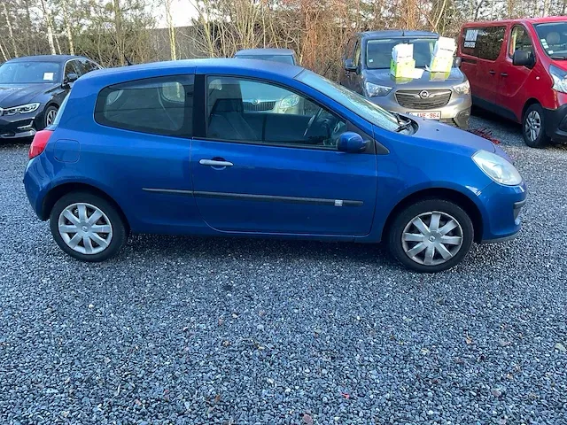 Renault clio personenauto - afbeelding 15 van  18