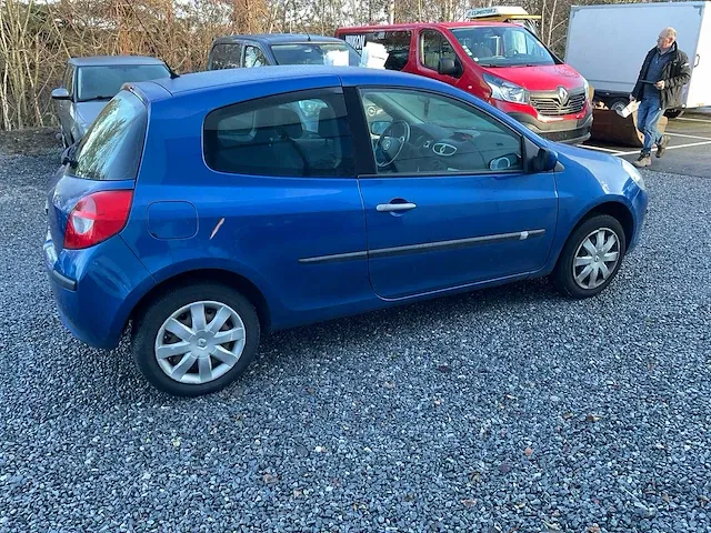 Renault clio personenauto - afbeelding 16 van  18