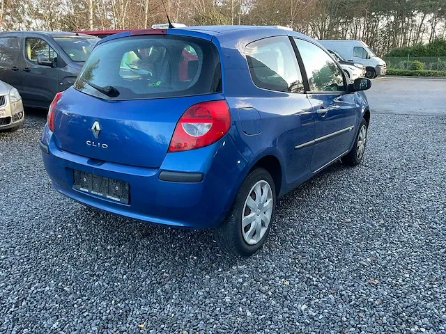 Renault clio personenauto - afbeelding 17 van  18