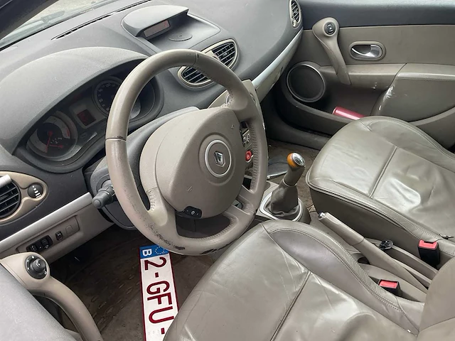 Renault clio personenauto - afbeelding 3 van  13