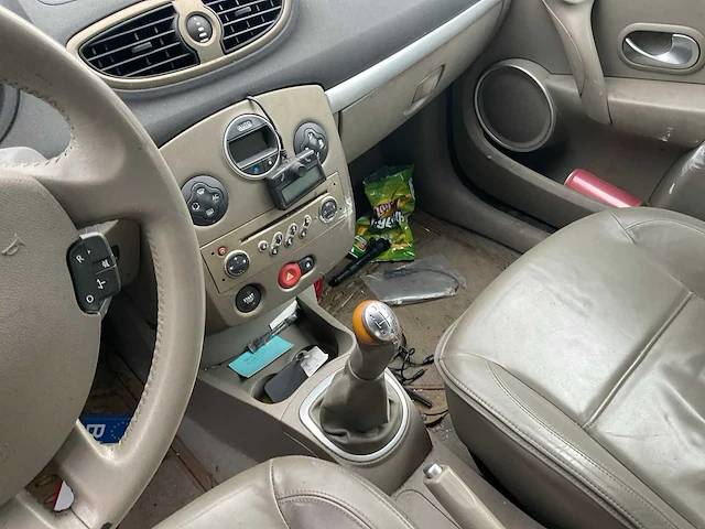 Renault clio personenauto - afbeelding 4 van  13