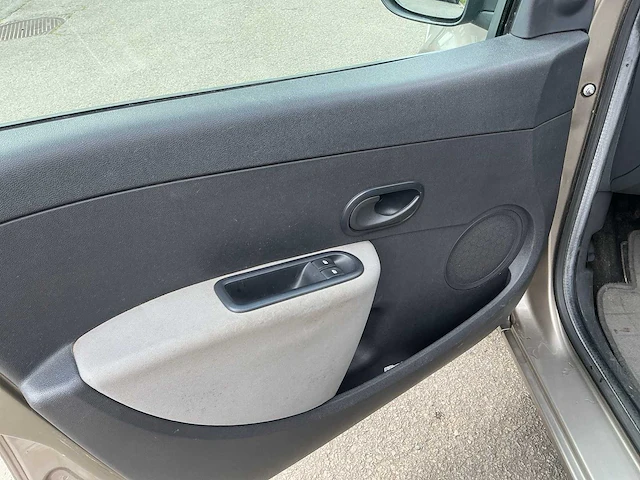 Renault clio uit 2010 - afbeelding 2 van  52