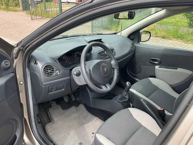 Renault clio uit 2010 - afbeelding 3 van  52