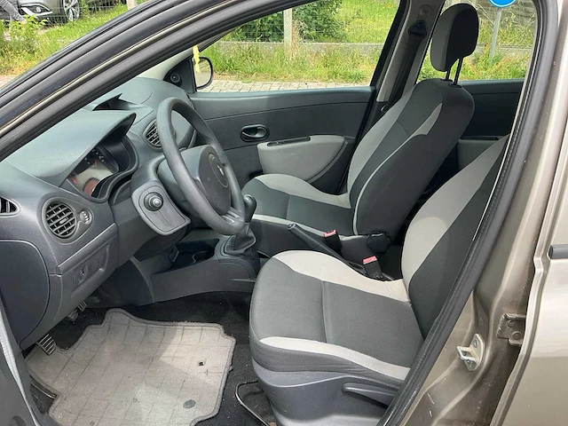Renault clio uit 2010 - afbeelding 4 van  52