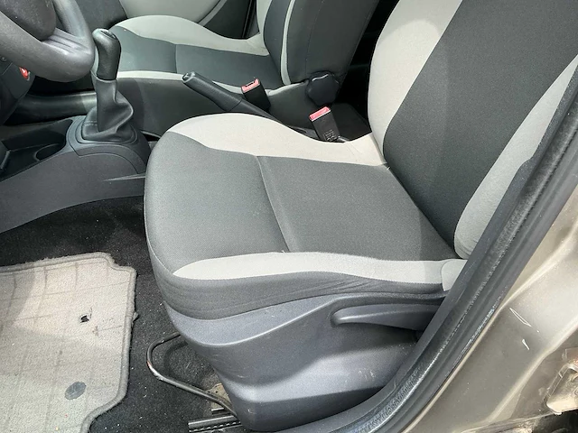 Renault clio uit 2010 - afbeelding 5 van  52