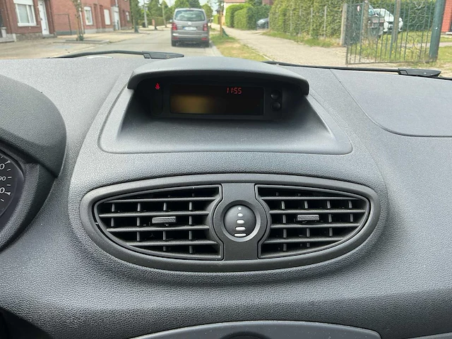Renault clio uit 2010 - afbeelding 8 van  52