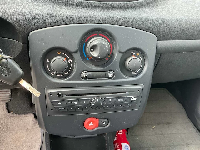 Renault clio uit 2010 - afbeelding 9 van  52