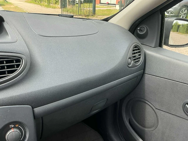 Renault clio uit 2010 - afbeelding 11 van  52