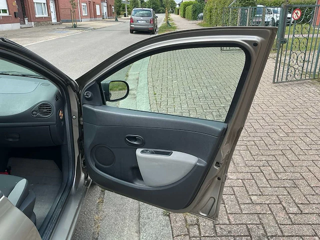 Renault clio uit 2010 - afbeelding 13 van  52