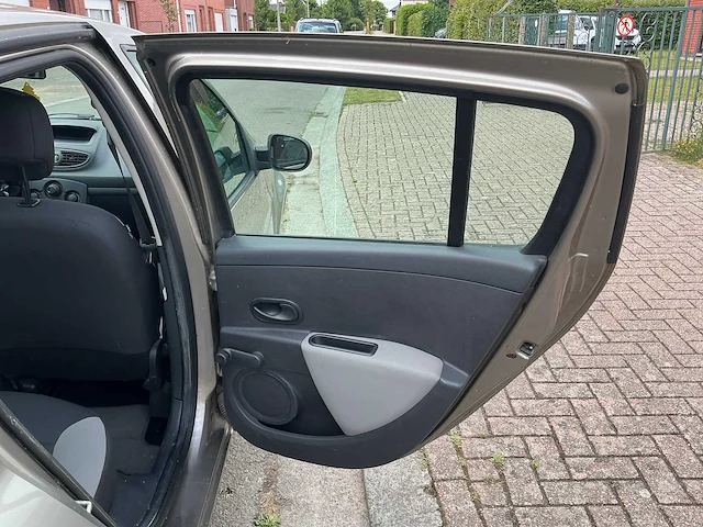 Renault clio uit 2010 - afbeelding 17 van  52