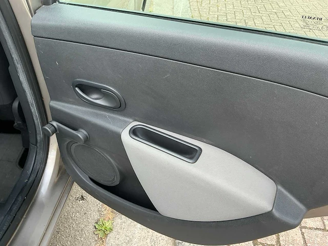 Renault clio uit 2010 - afbeelding 18 van  52
