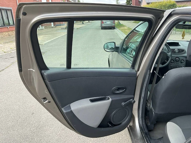Renault clio uit 2010 - afbeelding 20 van  52