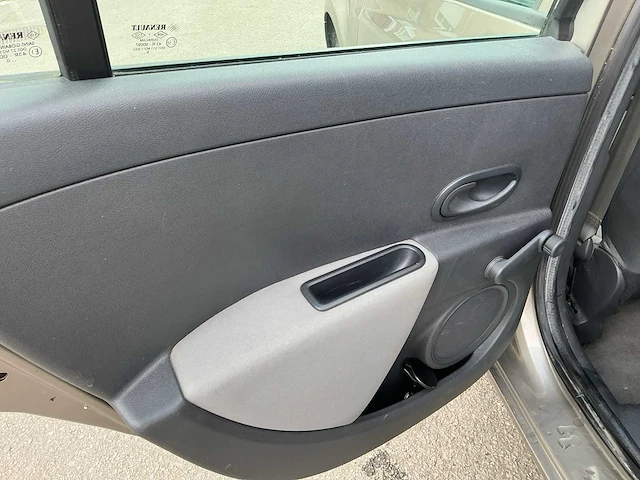 Renault clio uit 2010 - afbeelding 21 van  52