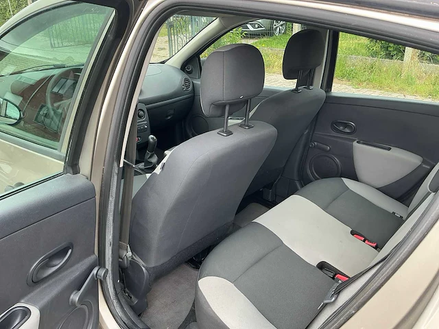 Renault clio uit 2010 - afbeelding 22 van  52