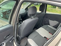 Renault clio uit 2010 - afbeelding 22 van  52