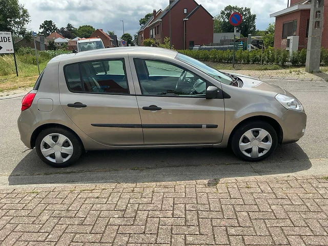 Renault clio uit 2010 - afbeelding 34 van  52