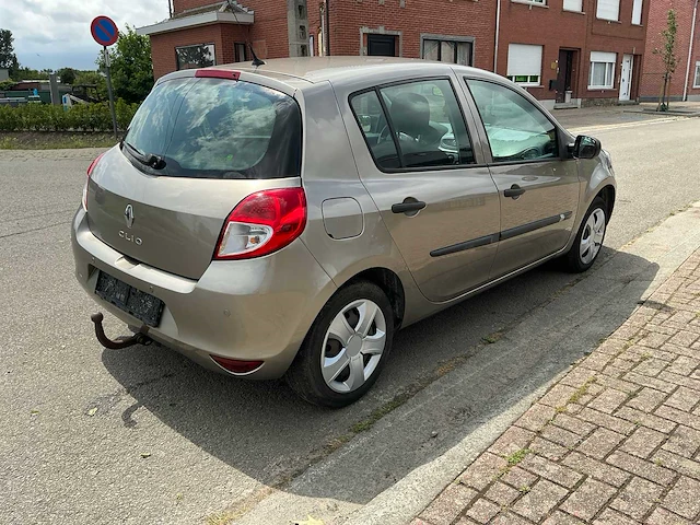 Renault clio uit 2010 - afbeelding 45 van  52