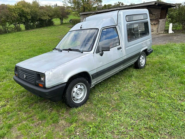 Renault expres oldtimer uit 1991 - afbeelding 1 van  14