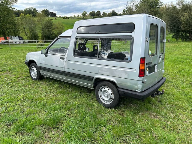 Renault expres oldtimer uit 1991 - afbeelding 7 van  14