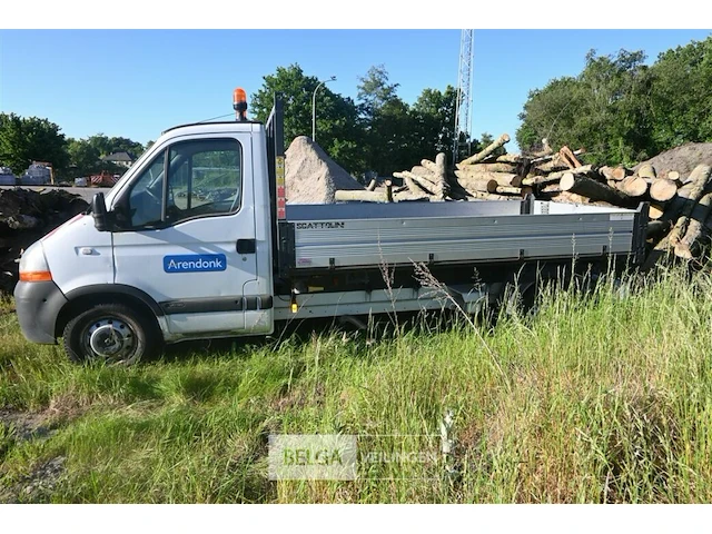 Renault lichte vrachtwagen met kipbak - afbeelding 12 van  22