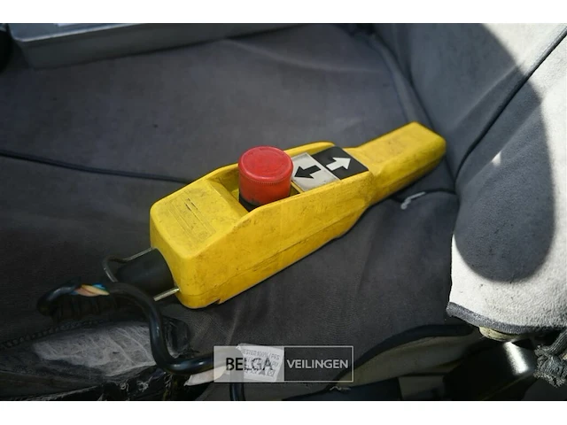 Renault lichte vrachtwagen met kipbak - afbeelding 19 van  22