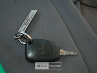 Renault lichte vrachtwagen met kipbak - afbeelding 22 van  22