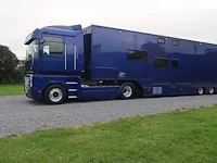 Renault magnum euro 5 met volledig luxe ingerichte racewagen werkplaats/camper combinatie.
