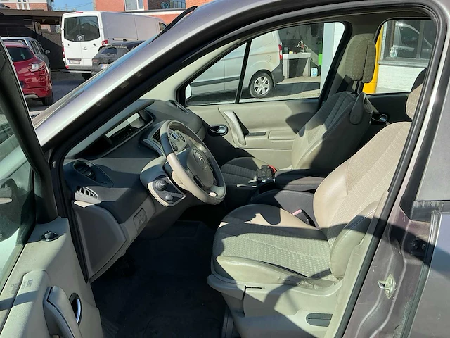 Renault megane scenic uit 2005 - afbeelding 4 van  73