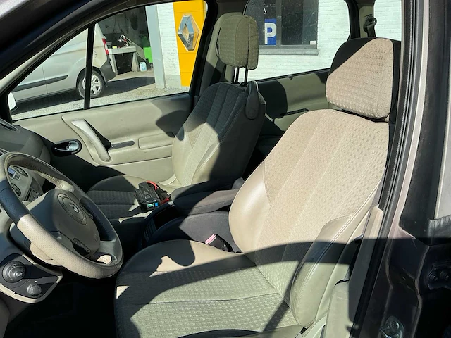 Renault megane scenic uit 2005 - afbeelding 5 van  73