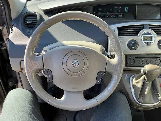 Renault megane scenic uit 2005 - afbeelding 7 van  73