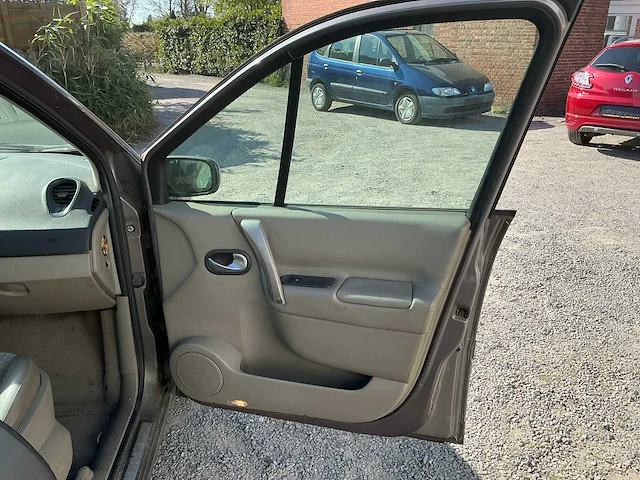 Renault megane scenic uit 2005 - afbeelding 15 van  73