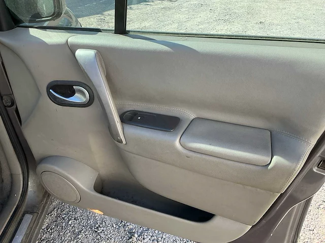 Renault megane scenic uit 2005 - afbeelding 16 van  73