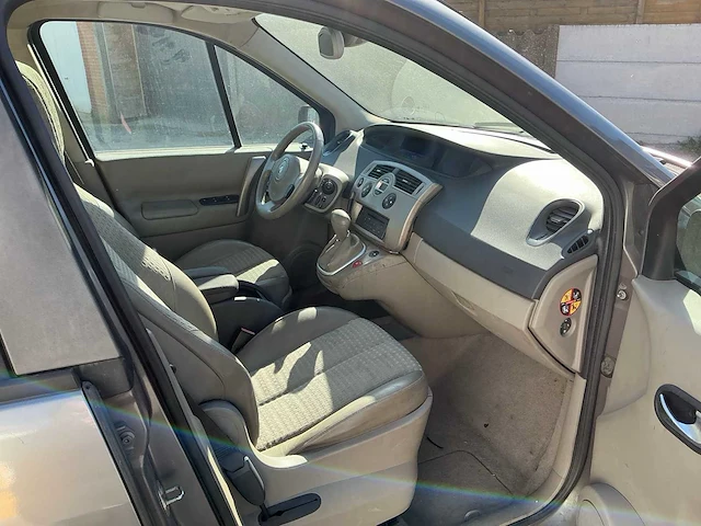 Renault megane scenic uit 2005 - afbeelding 17 van  73