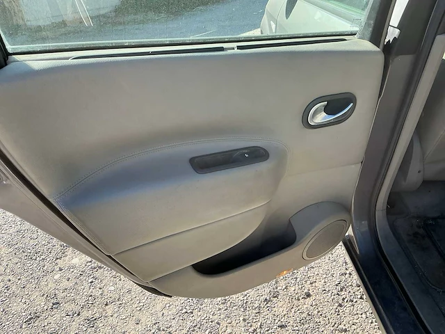 Renault megane scenic uit 2005 - afbeelding 27 van  73
