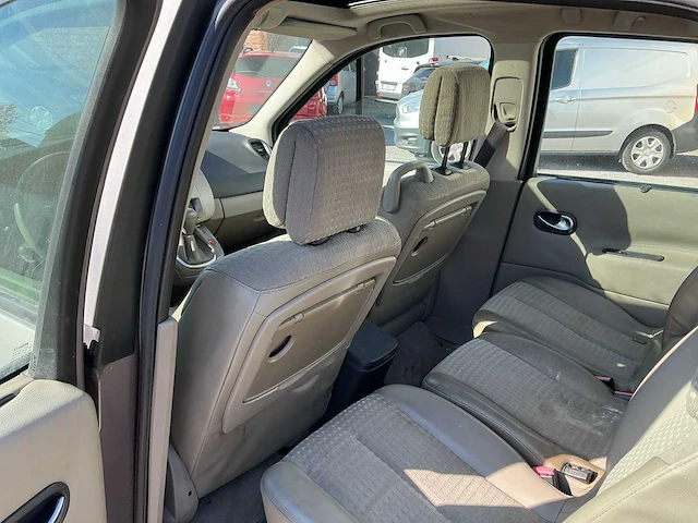 Renault megane scenic uit 2005 - afbeelding 28 van  73