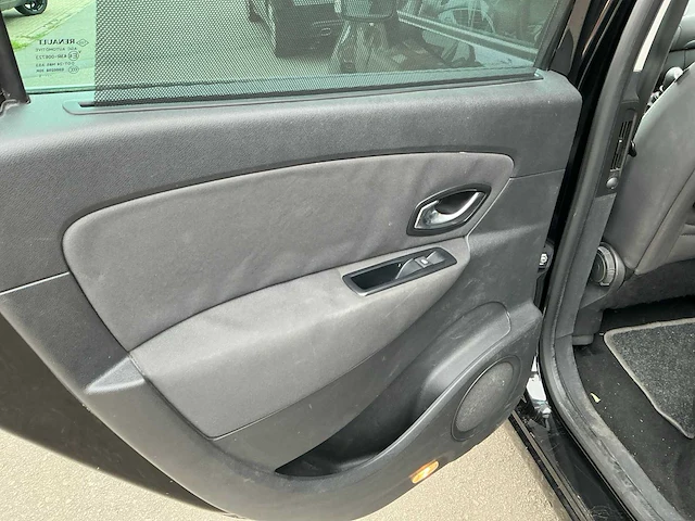 Renault megane scenic uit 2011 - afbeelding 26 van  69