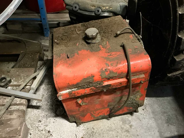 Renault r781-4 vierwielaangedreven landbouwtractor - afbeelding 5 van  13