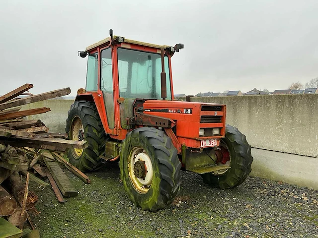 Renault r781-4 vierwielaangedreven landbouwtractor - afbeelding 1 van  13