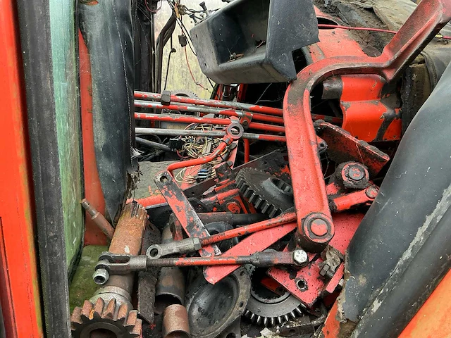 Renault r781-4 vierwielaangedreven landbouwtractor - afbeelding 11 van  13