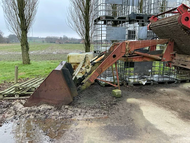 Renault r781-4 vierwielaangedreven landbouwtractor - afbeelding 13 van  13