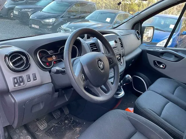 Renault trafic lichte vrachtwagen - afbeelding 14 van  33