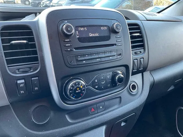 Renault trafic lichte vrachtwagen - afbeelding 16 van  33