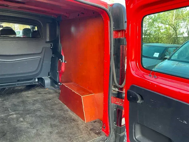 Renault trafic lichte vrachtwagen - afbeelding 20 van  33