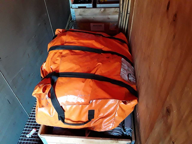Rescue tent - afbeelding 1 van  2