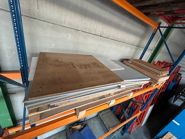 Rest houten planken - afbeelding 1 van  5