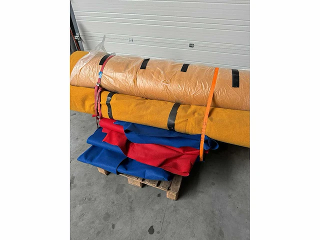 Rest partij tapijten - afbeelding 2 van  4
