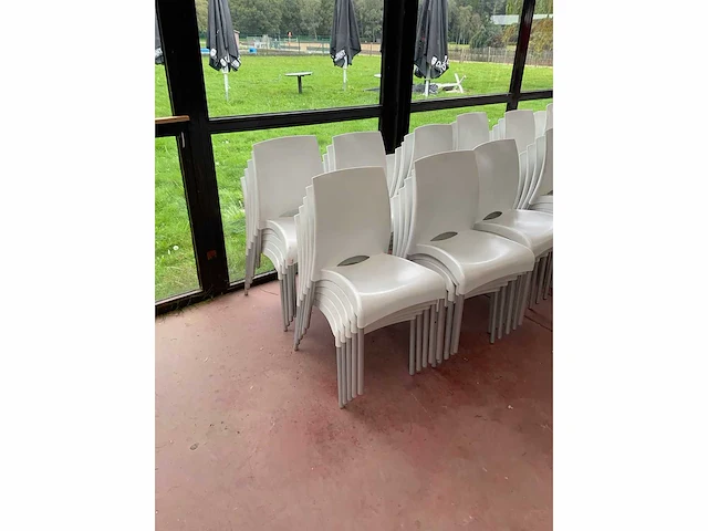 Restaurant chairs (10x) - afbeelding 1 van  4