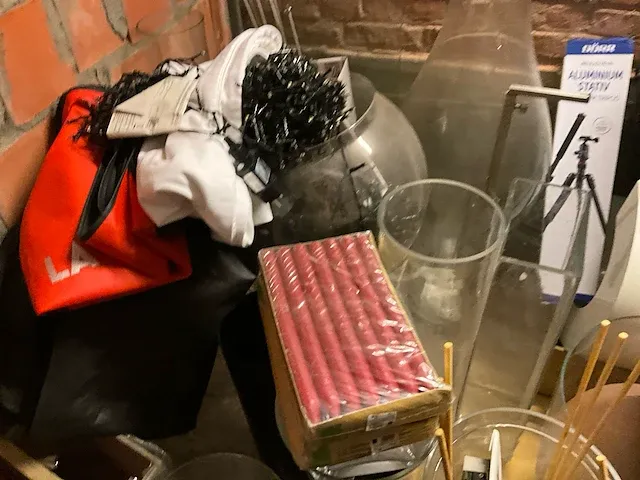 Resterende inhoud kelderruimte - afbeelding 10 van  23